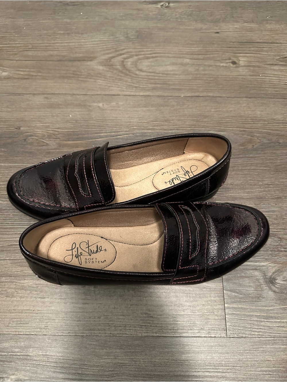 💜 Wine LifeStride Madison Patent Leather Loafers - Size 6.5